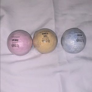 3 Bath bombs